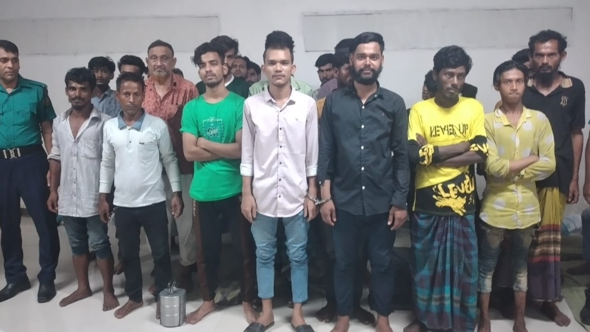 রাজধানীতে পুলিশের বিশেষ অভিযানে গ্রেফতার ৩২